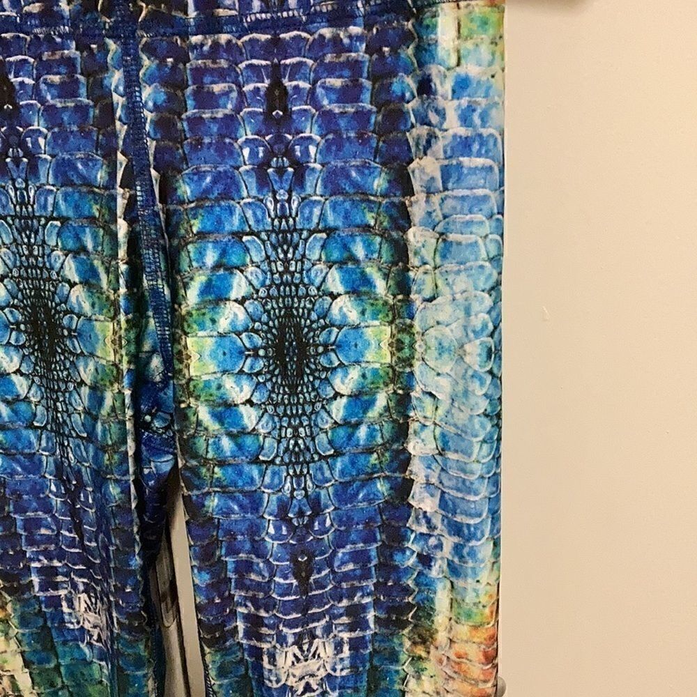 Terez NWOT Performance Legging in Multicolored Reptile Print. Size XS. - Picture 4 of 8
